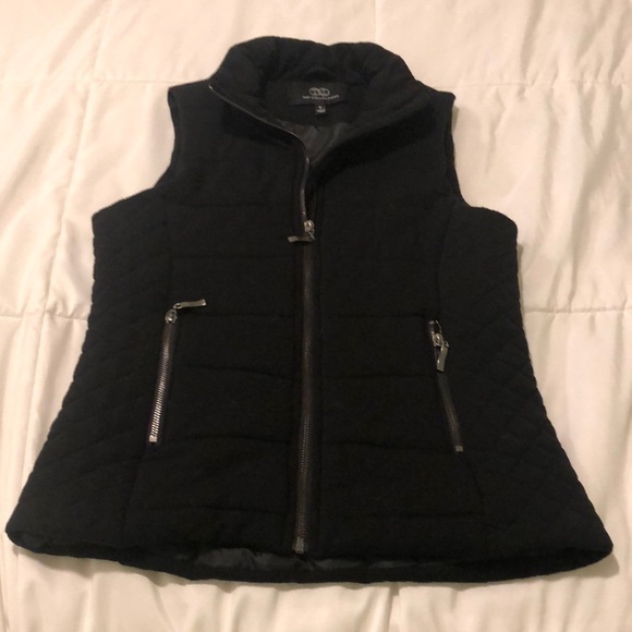 Tart Collections Jackets & Blazers - Tart Collections quilted black vest with front zipper pockets